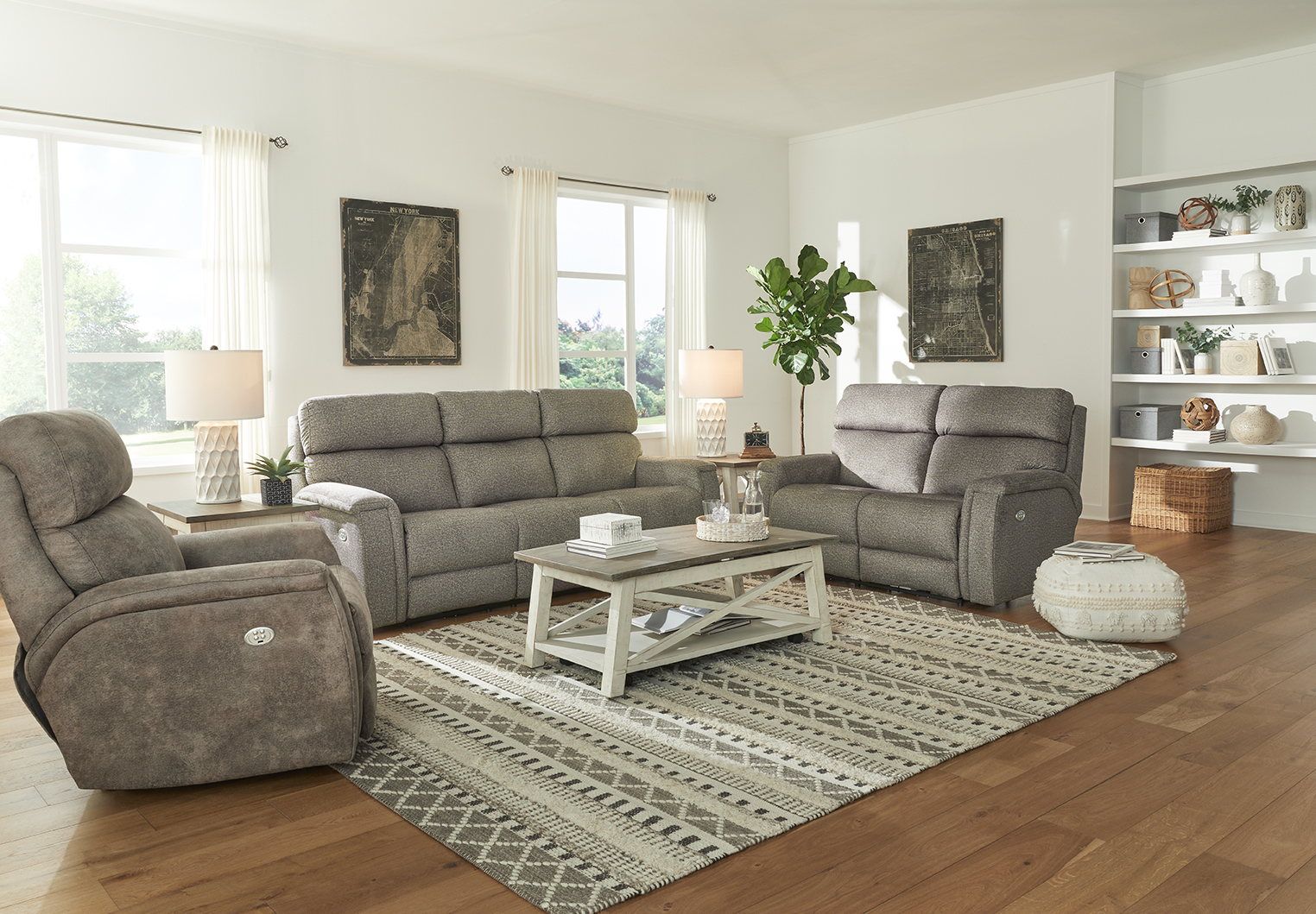 672 Contempo Sofa